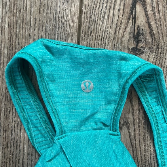 Lululemon Essential Tank size 6-8 - Picture 3 of 7